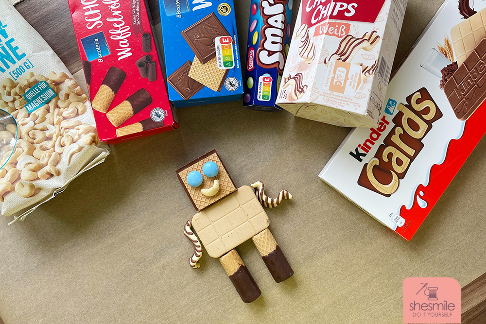 Man nehme, die besten Plätzchen der Welt, klebe sie mit flüssiger Schokolade zusammen und schon hat man die coolsten Roboter-Plätzchen ever!