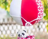 Nähanleitung und Schnittmuster gestaltet als PDF-E-Book von shesmile für einen Adventskalender und Kinderzimmerdeko Adventsballon in Form eines Heißluftballons. 24 kleine Geschenke finden ihren Platz an den Halteschlaufen am Körbchen oder im Körbchen