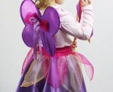 Nähanleitung und Schnittmuster gestaltet als PDF-E-Book für ein Feen-Kostüm Annabelle von shesmile. Passend für jede Größe. Mit Zauberstab, Feenflügel in zwei Größen und Tellerrock mit Blumen-Blüten-Fransen. Ein Traum für kleine und große Mädchen.