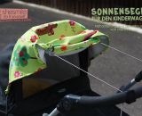 Sonnensegel für den Kinderwagen (Eine Nähanleitung und Schnittmuster von shesmile) Hier genäht aus buntem Verdunkelungsstoff für Kinderzimmervorhänge.