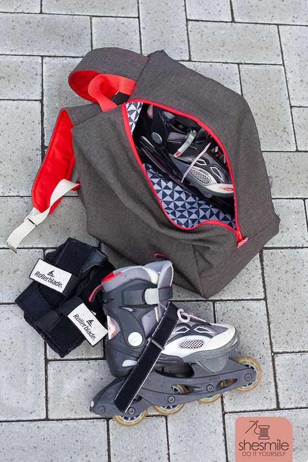 Nähanleitung und Schnittmuster in 3 Größen gestaltet als PDF-E-Book von shesmile für eine Tragetasche, Umhängetasche oder Rucksack für Skistiefel, Snowboardschuhe, Gummistiefel, Schlittschuhe, Rollschuhe, Wanderstiefel, Inline-Skates, Eishockey-Ausrüstung, den Fahrradhelm, als Wickeltasche, Badetasche oder Sporttasche!