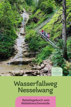 Wer Wasserwanderwege mag, wird diesen Weg lieben! Wasserfallweg in Nesselwang - Wandern mit Freundinnen bis zur Kronenhütte. Reisetagebuch shesmile Erlebnisse