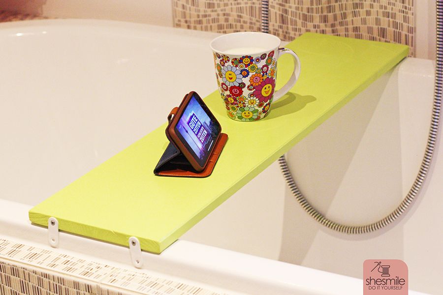Bauanleitung und Einkaufsliste gestaltet als PDF-E-Book für eine Badewannenablage Badebrett aus Holz. Für eine gemütliche Zeit in der Badewanne. Zum Abstellen von Tassen, Gläser, dem Tablet oder dem Handy.