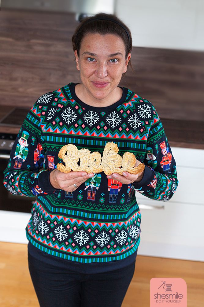 Pullover "RiekeRaglan" aus Ugyl Christmas Sweater Stoff nach dem Design "Nussknacker" von Hamburger Liebe, in Kooperation mit Stoffe Hemmers