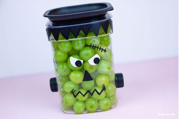 Frankenstein-Weintrauben-Monster - eine gesunde und wiederverwendbare Bastelidee zu Halloween