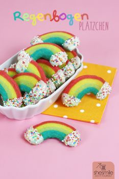 Pinterest-Pin: Regenbogen-Butterplätzchen mit weisser Schokolade-Wolken