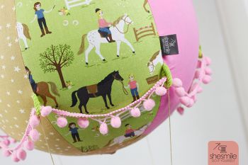 Ein Adventskalender Adventsballon mit Pferden für meine Tochter