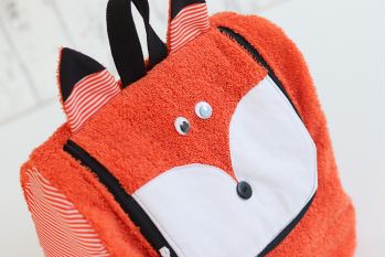 Kleiner Polli-Klecks näht eine Tasche KlappAuf von shesmile im Fuchs-Design