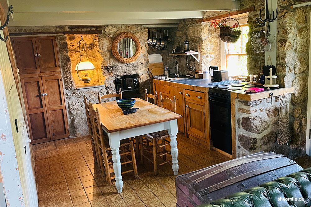 Küche im White Rose Cottage im Vellandreath.