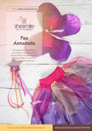 Nähanleitung und Schnittmuster gestaltet als PDF-E-Book für ein Feen-Kostüm Annabelle von shesmile. Passend für jede Größe. Mit Zauberstab, Feenflügel in zwei Größen und Tellerrock mit Blumen-Blüten-Fransen. Ein Traum für kleine und große Mädchen.